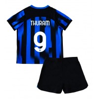Camiseta Inter Milan Marcus Thuram #9 Primera Equipación Replica 2023-24 para niños mangas cortas (+ Pantalones cortos)